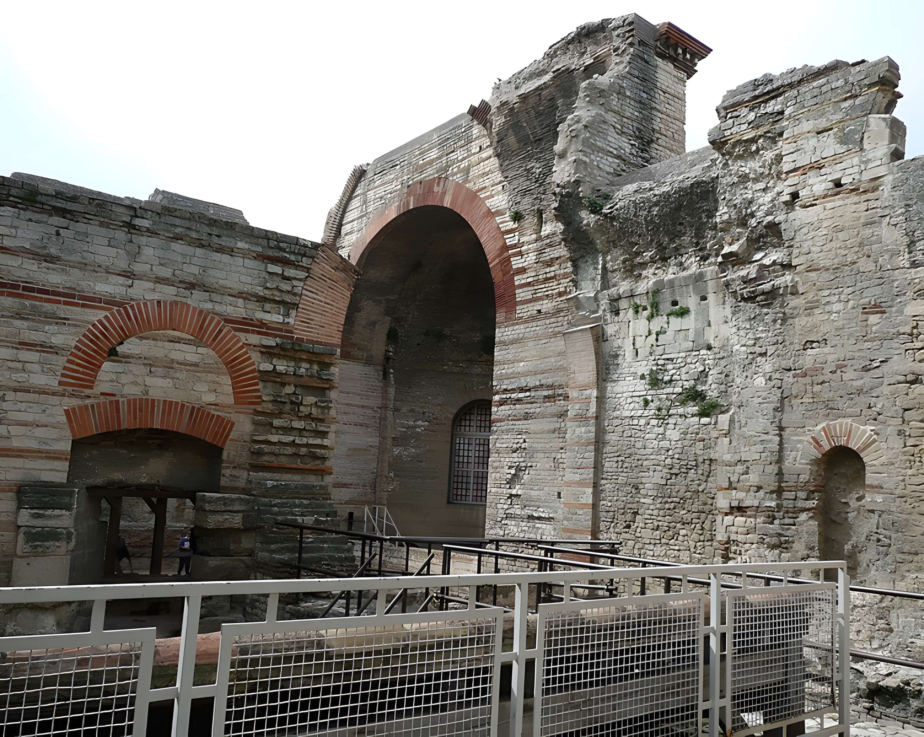 Thermes de Constantin à Arles