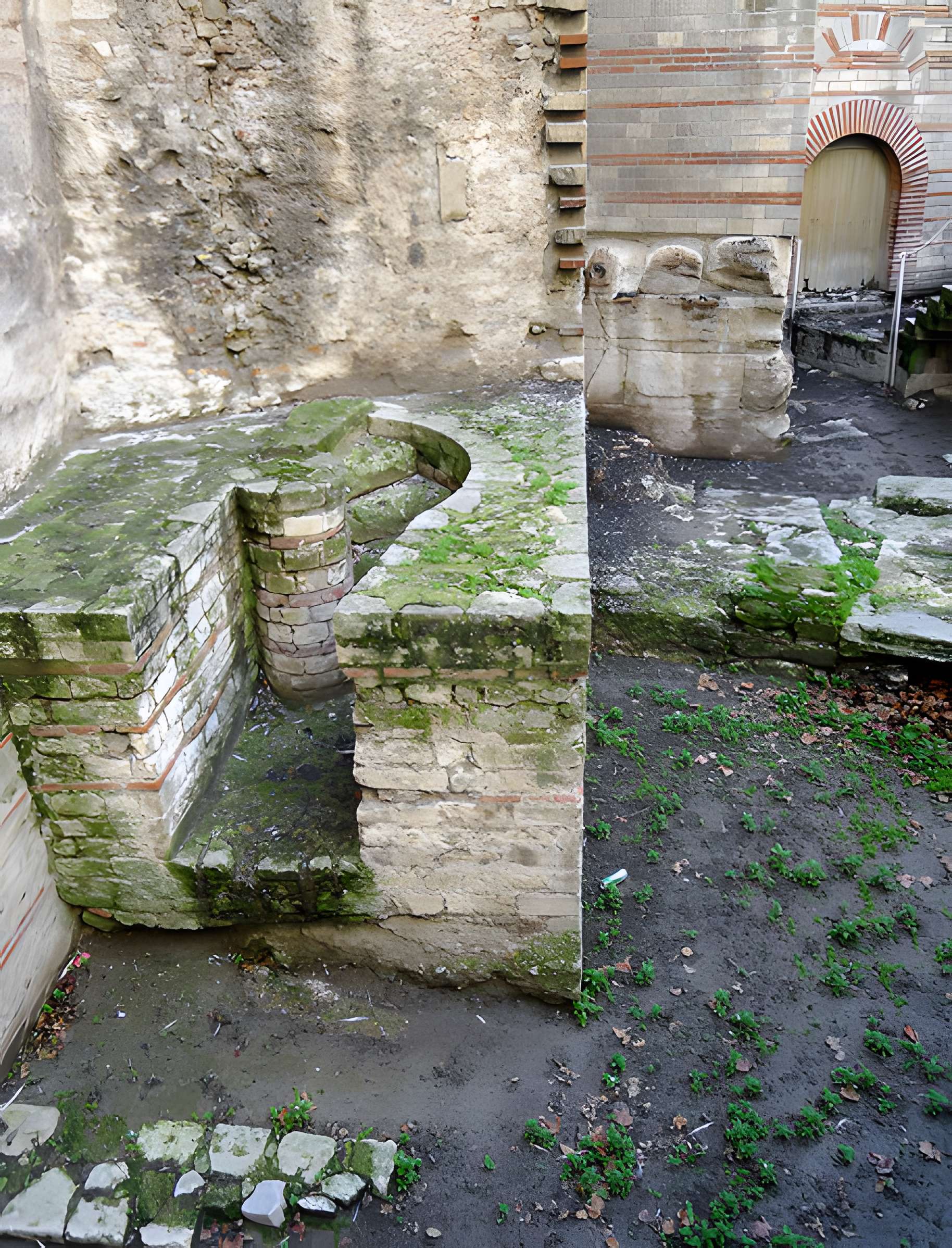 Thermes de Constantin à Arles