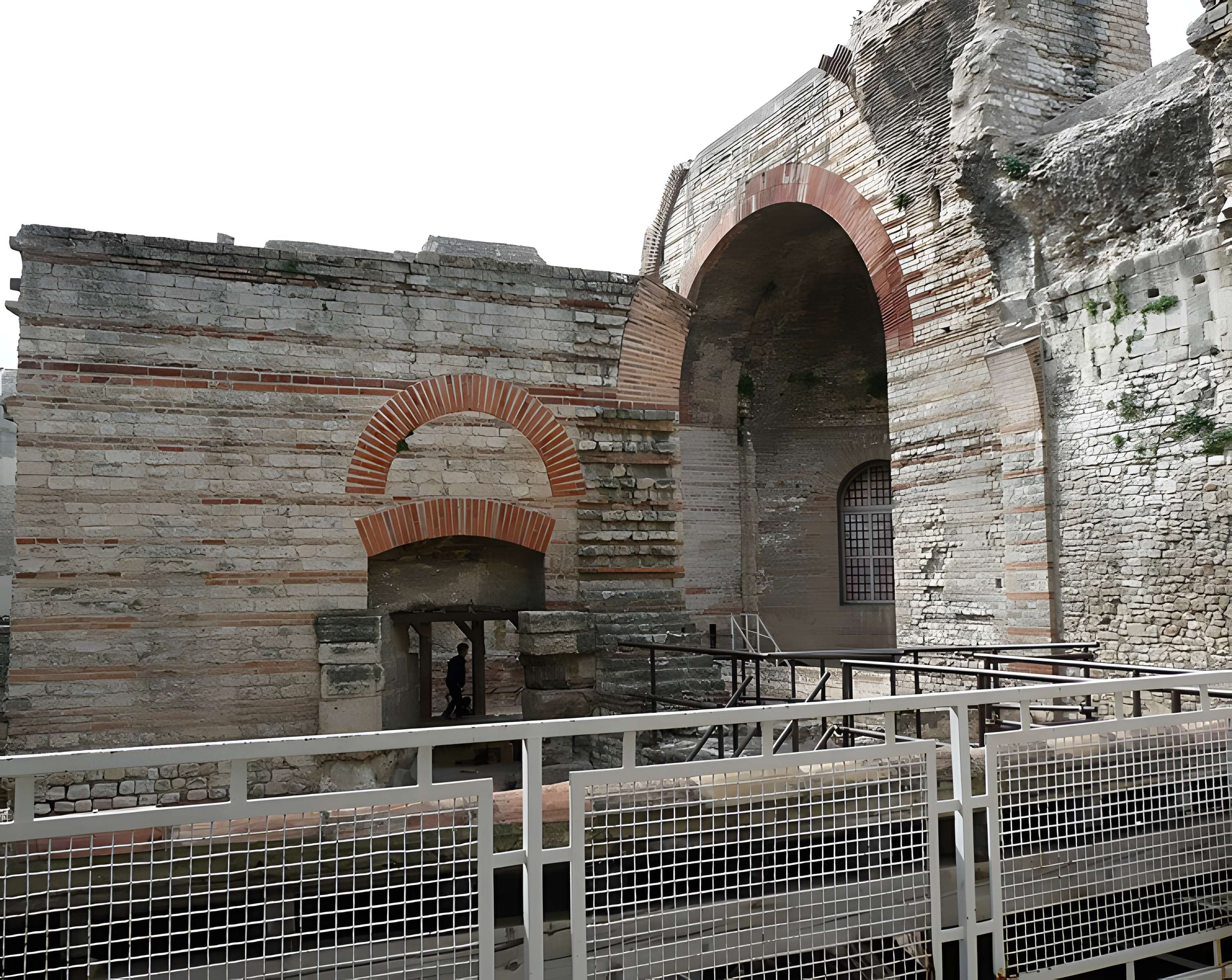 Thermes de Constantin à Arles