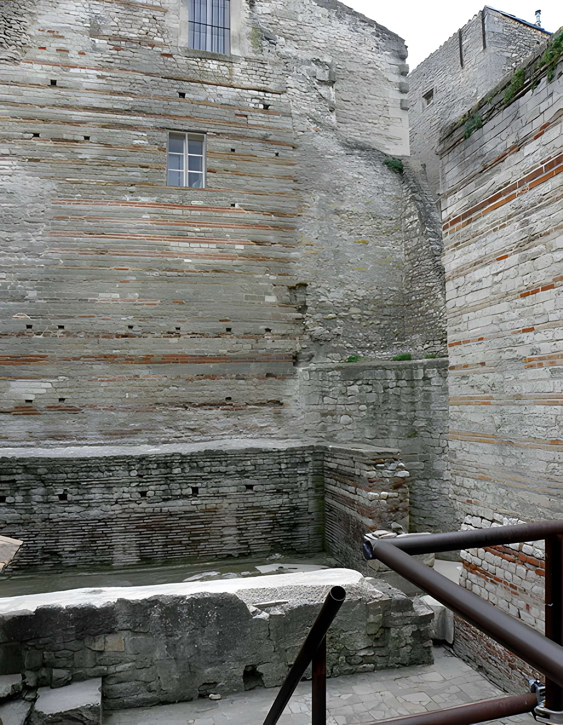 Thermes de Constantin à Arles