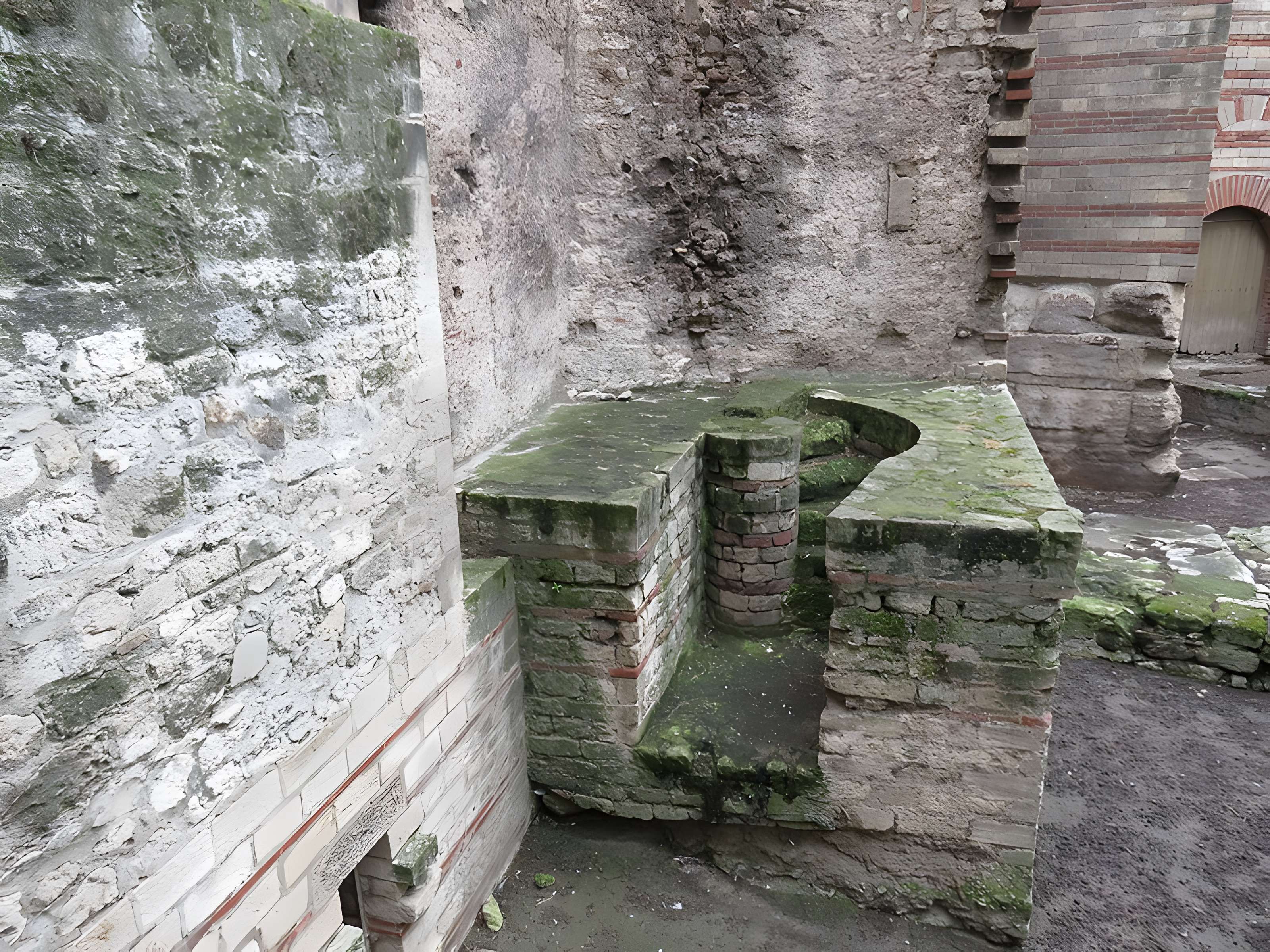 Thermes de Constantin à Arles