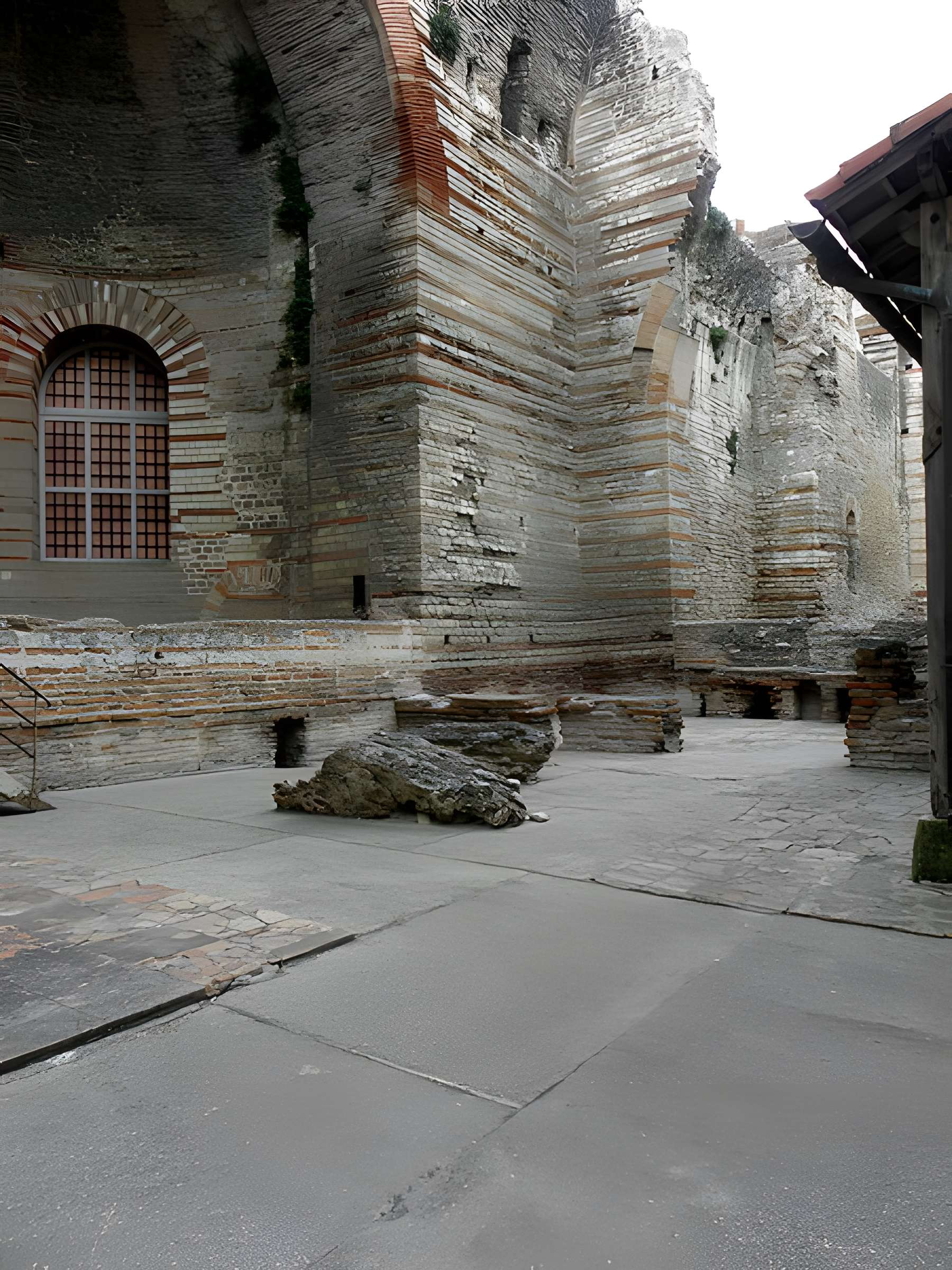 Thermes de Constantin à Arles