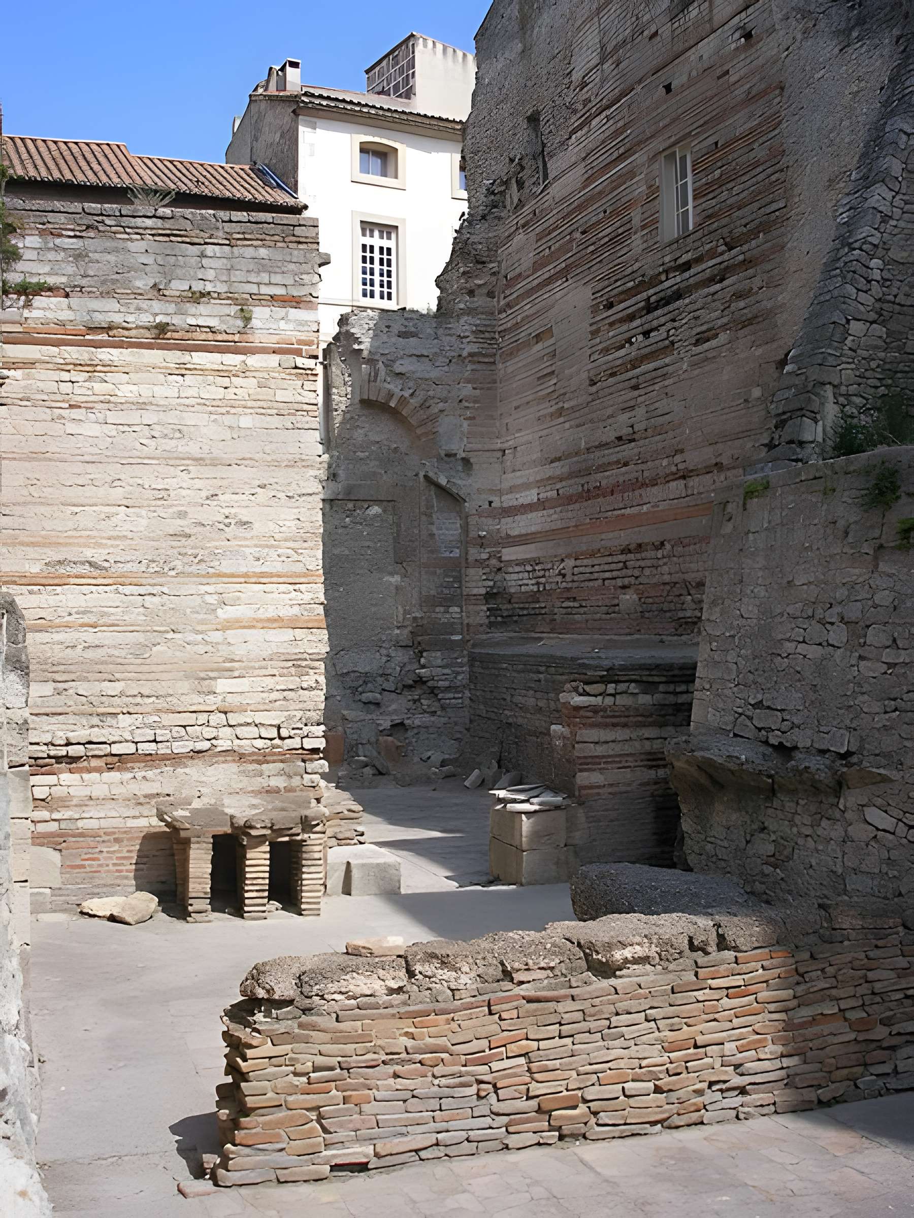 Thermes de Constantin à Arles