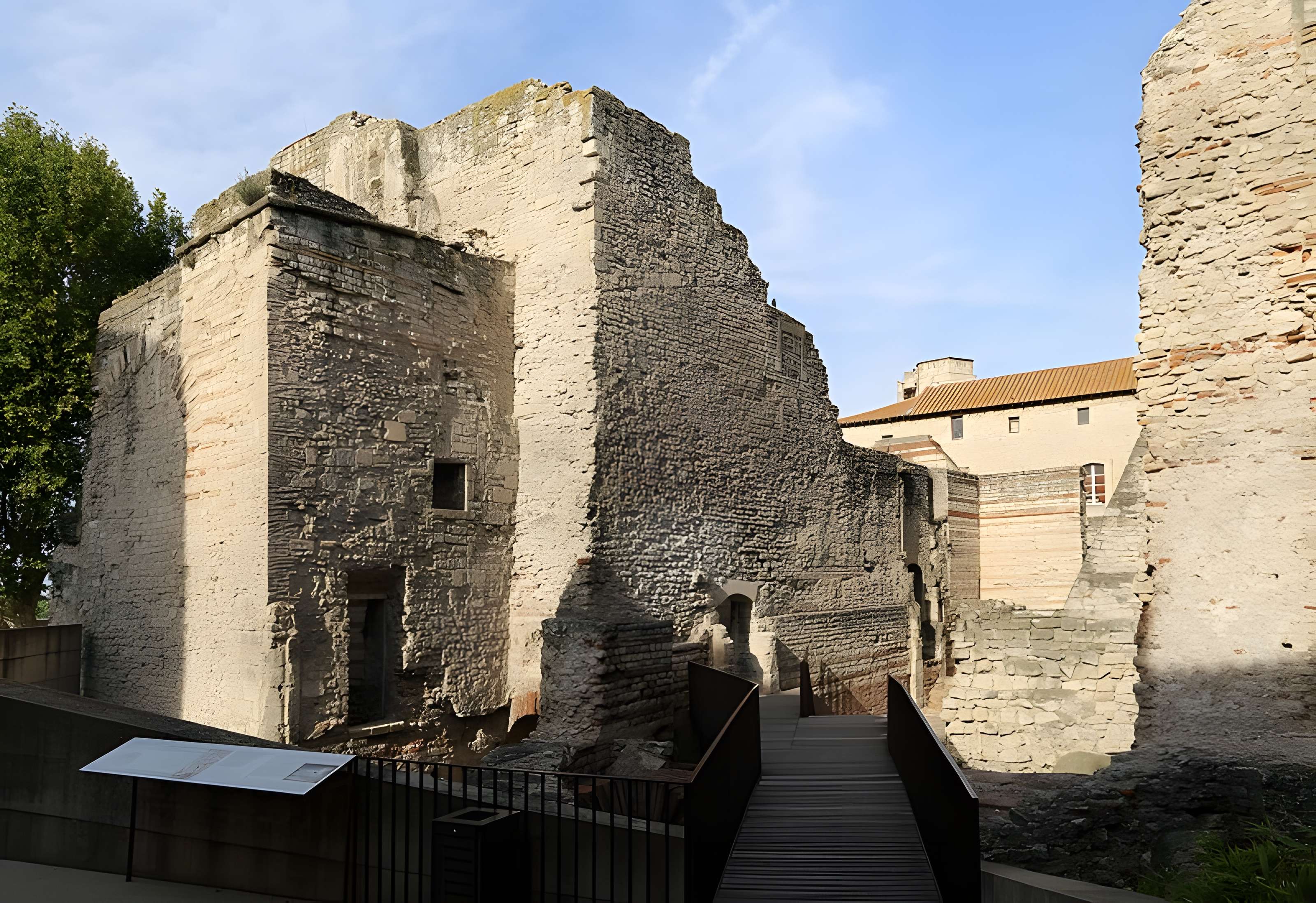 Thermes de Constantin à Arles