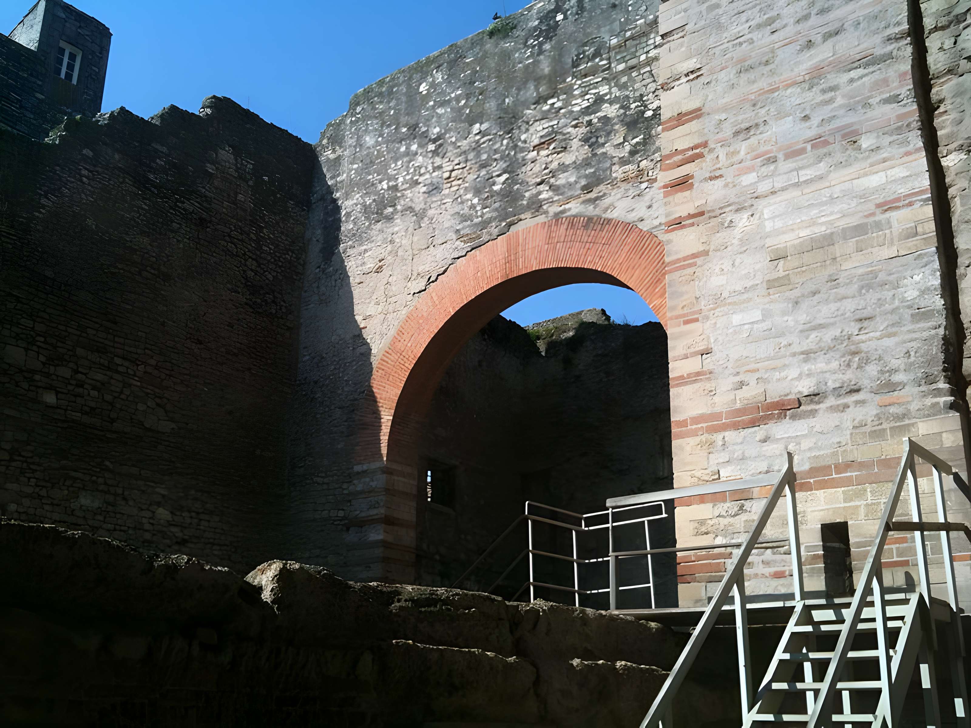 Thermes de Constantin à Arles