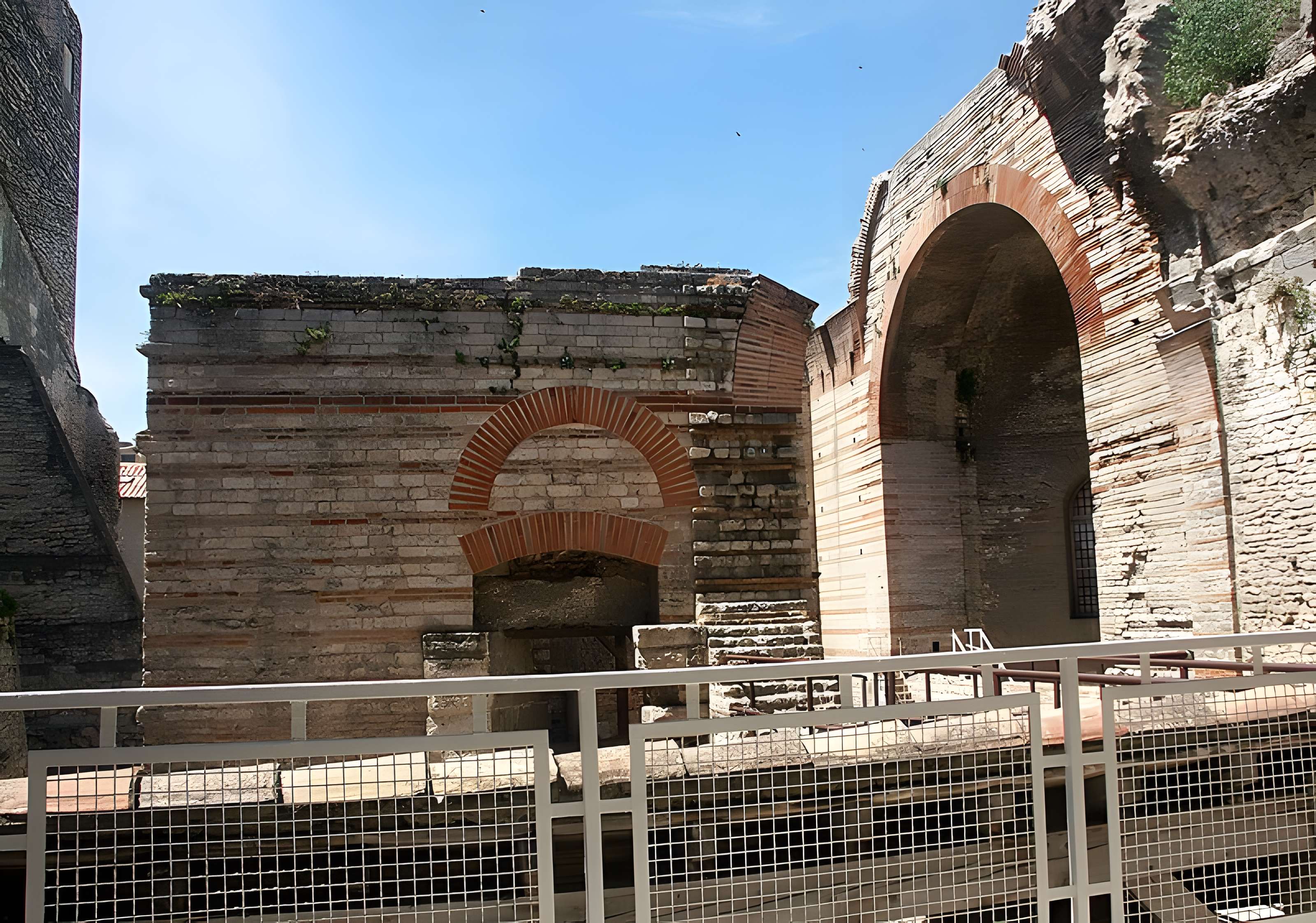 Thermes de Constantin à Arles