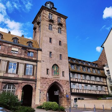 Tour au 9 Place de lHôpital à Strasbourg