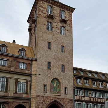 Tour au 9 Place de lHôpital à Strasbourg