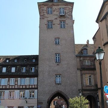Tour au 9 Place de lHôpital à Strasbourg
