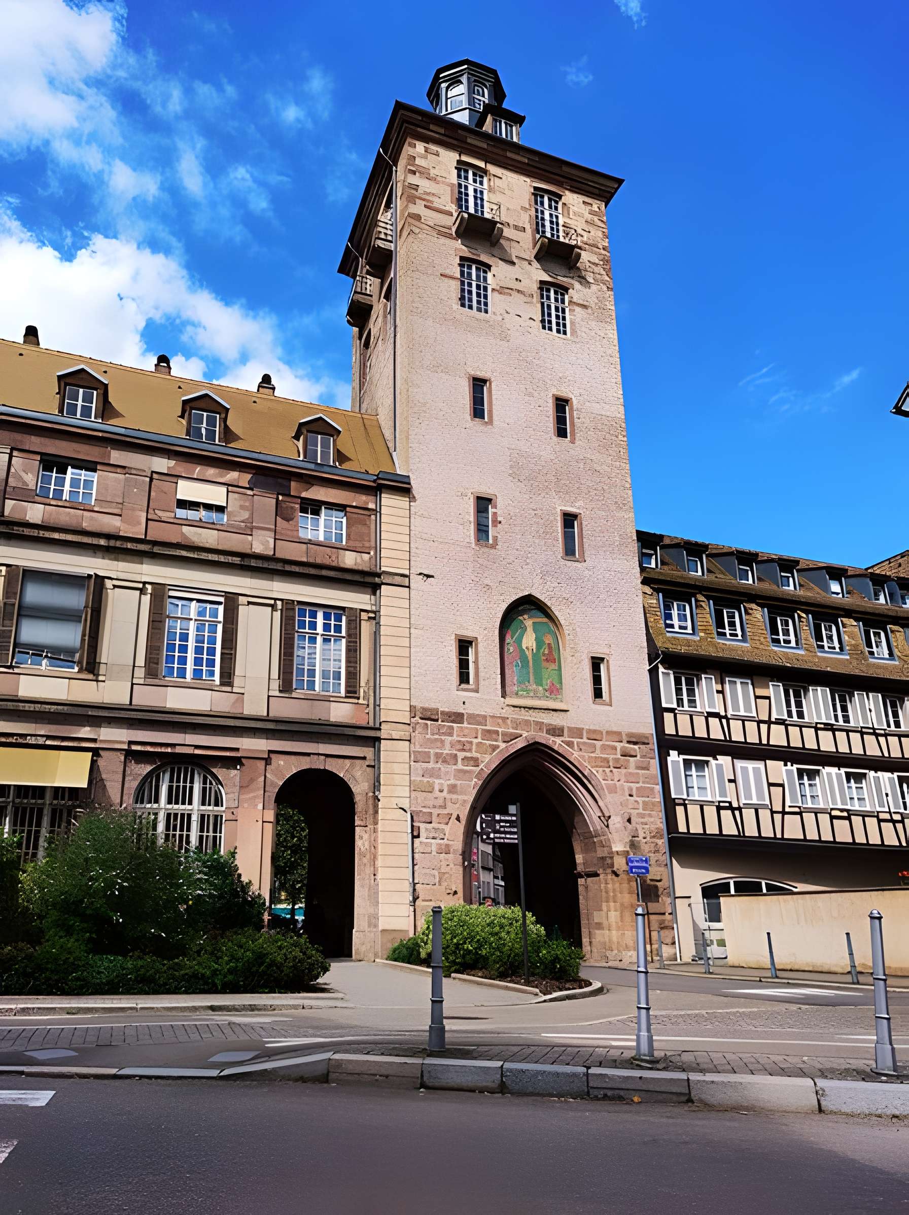 Tour au 9 Place de l'Hôpital à Strasbourg