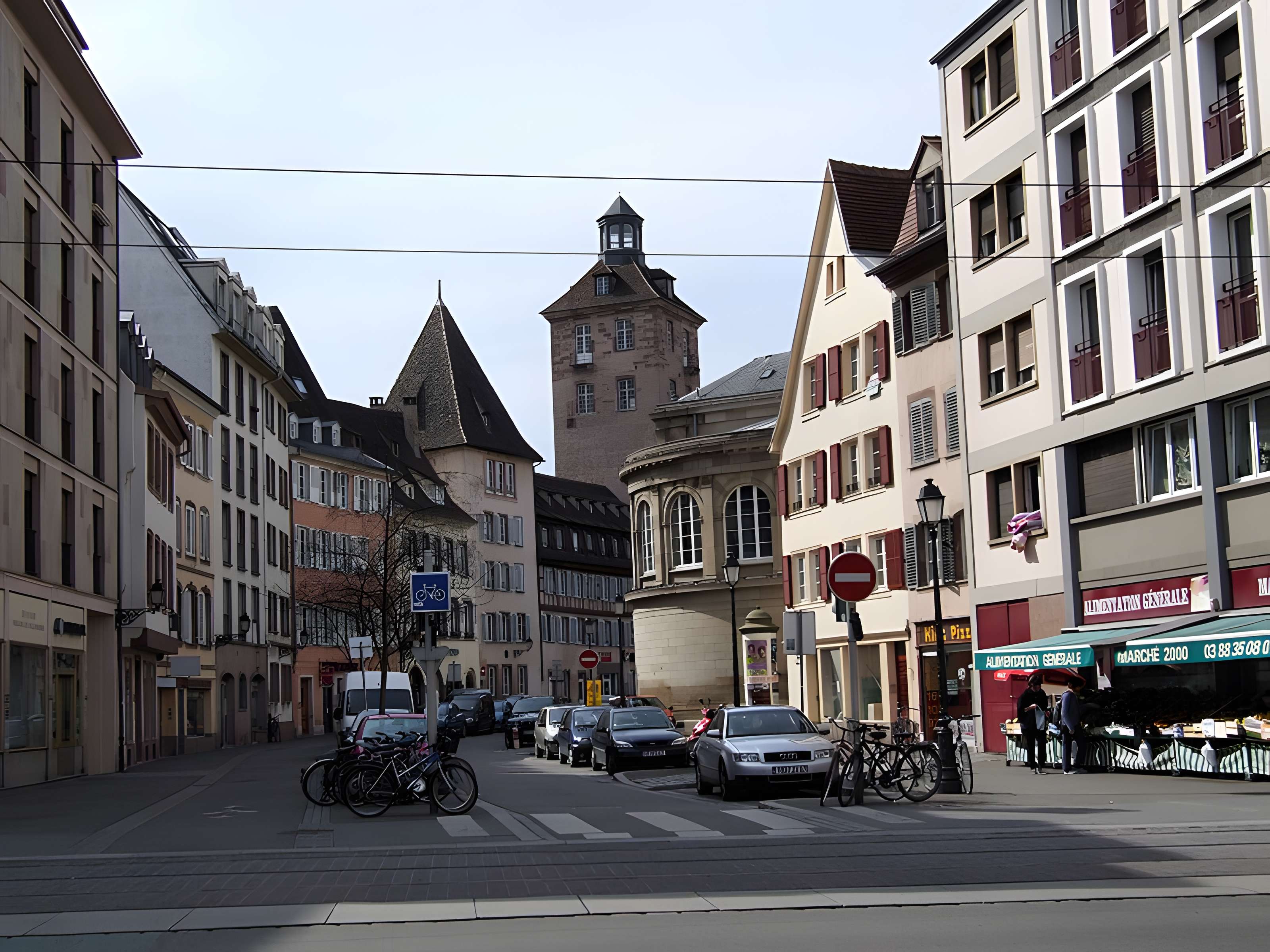 Tour au 9 Place de l'Hôpital à Strasbourg