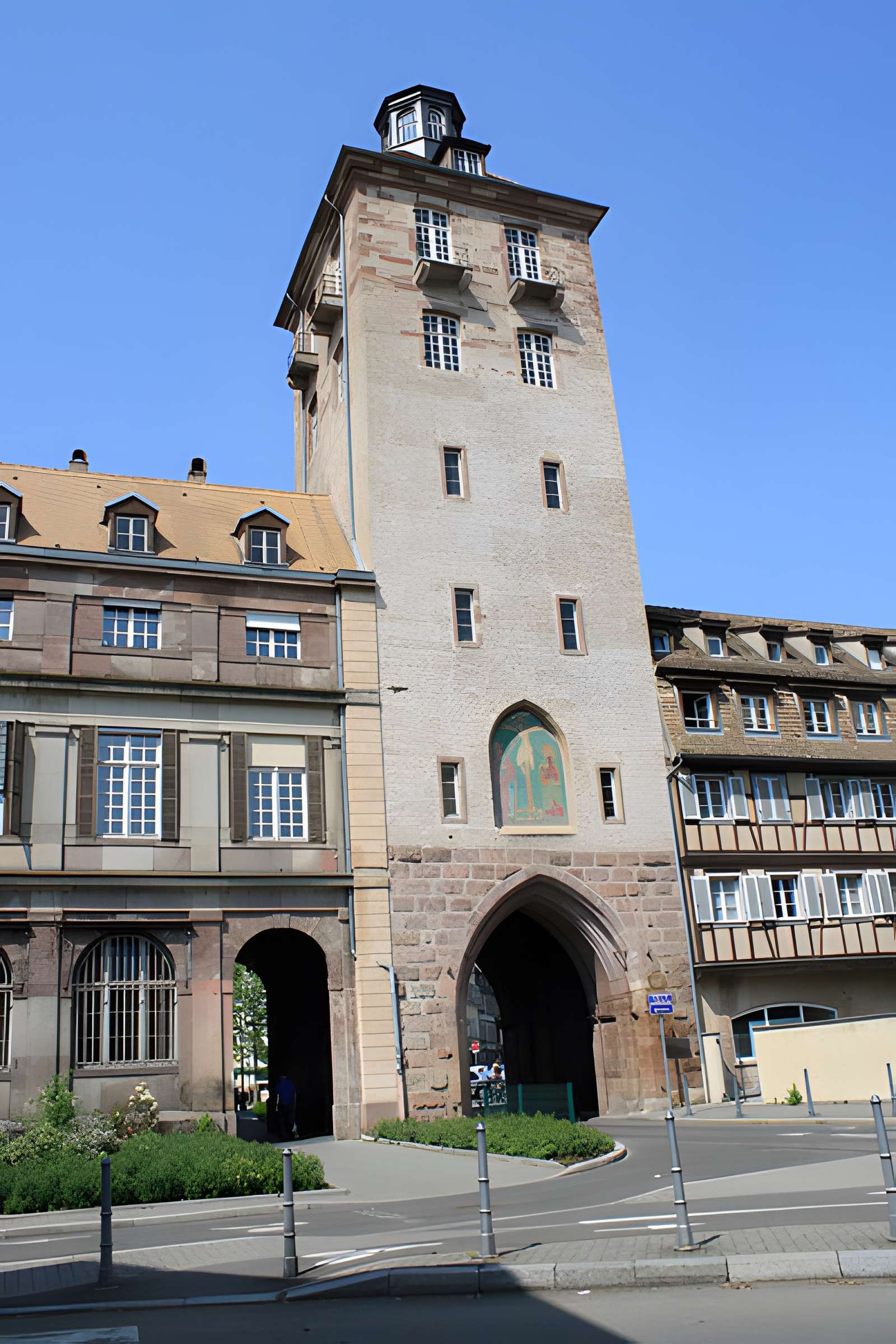 Tour au 9 Place de l'Hôpital à Strasbourg