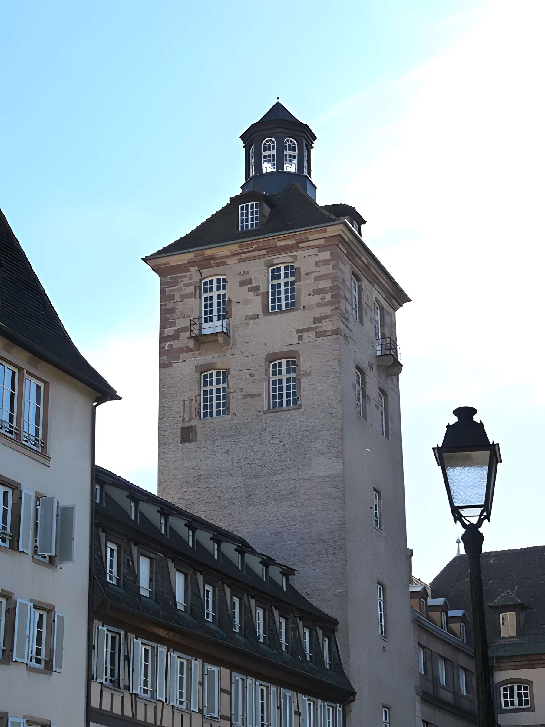 Tour au 9 Place de l'Hôpital à Strasbourg