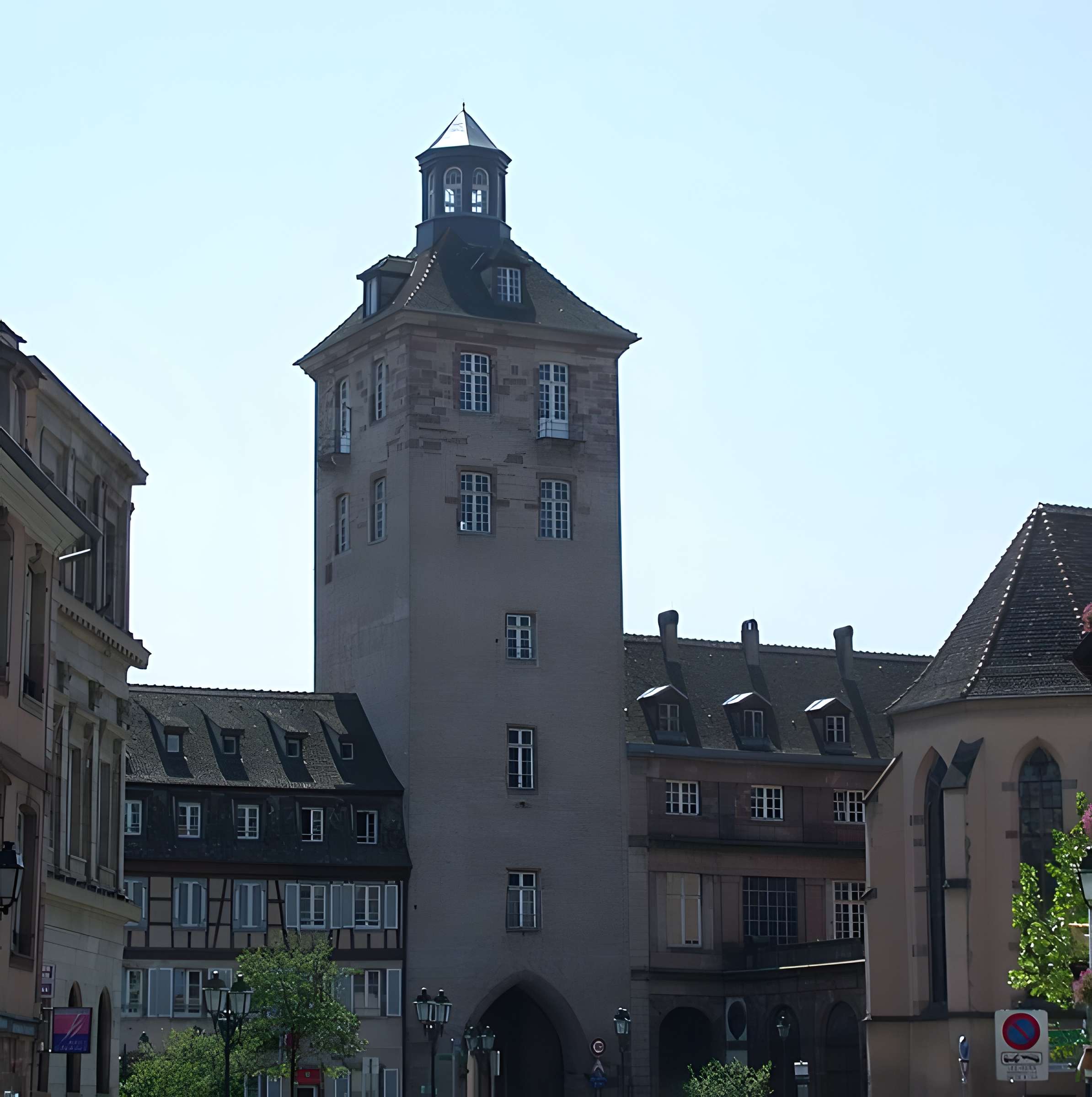 Tour au 9 Place de l'Hôpital à Strasbourg