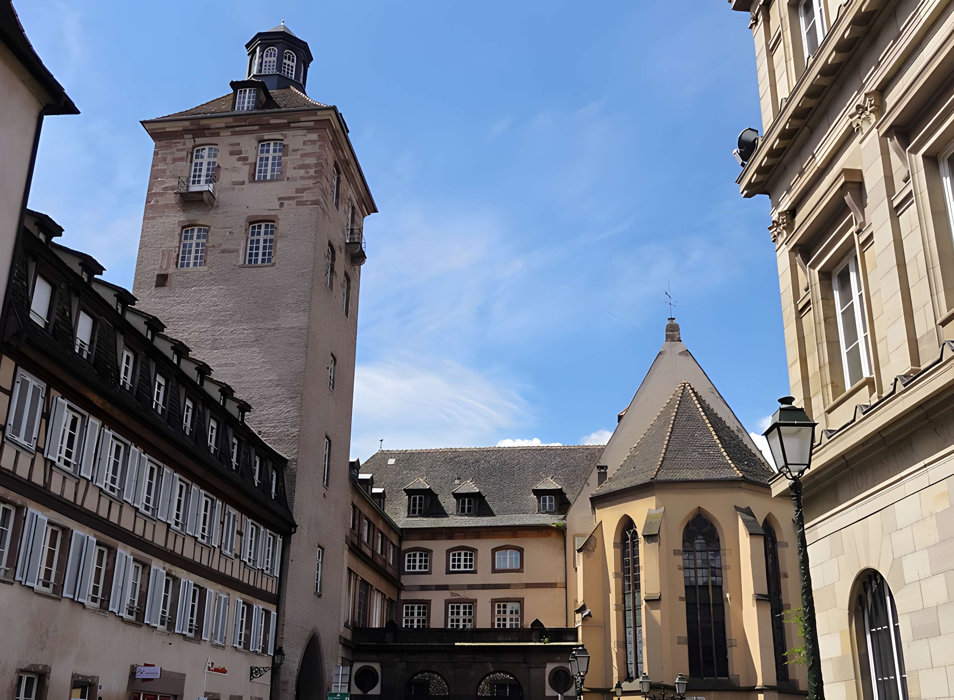 Tour au 9 Place de l'Hôpital à Strasbourg