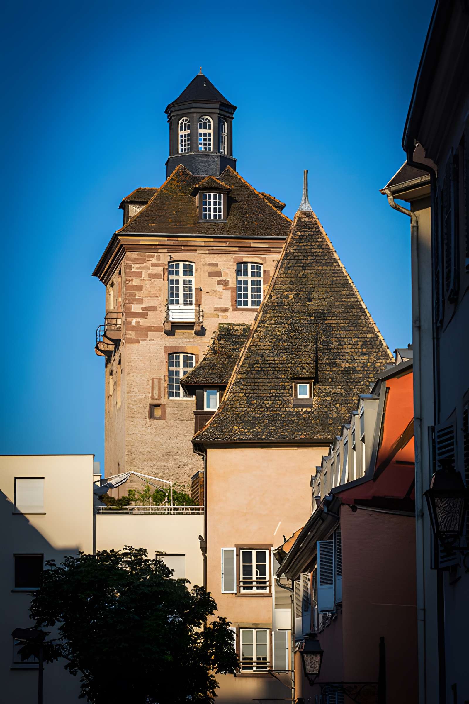 Tour au 9 Place de l'Hôpital à Strasbourg