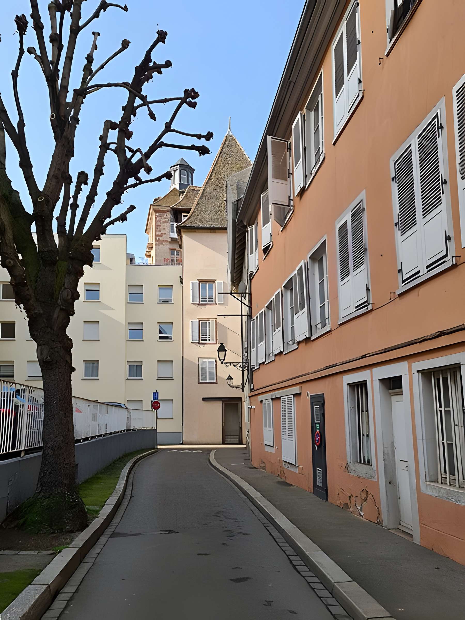Tour au 9 Place de l'Hôpital à Strasbourg
