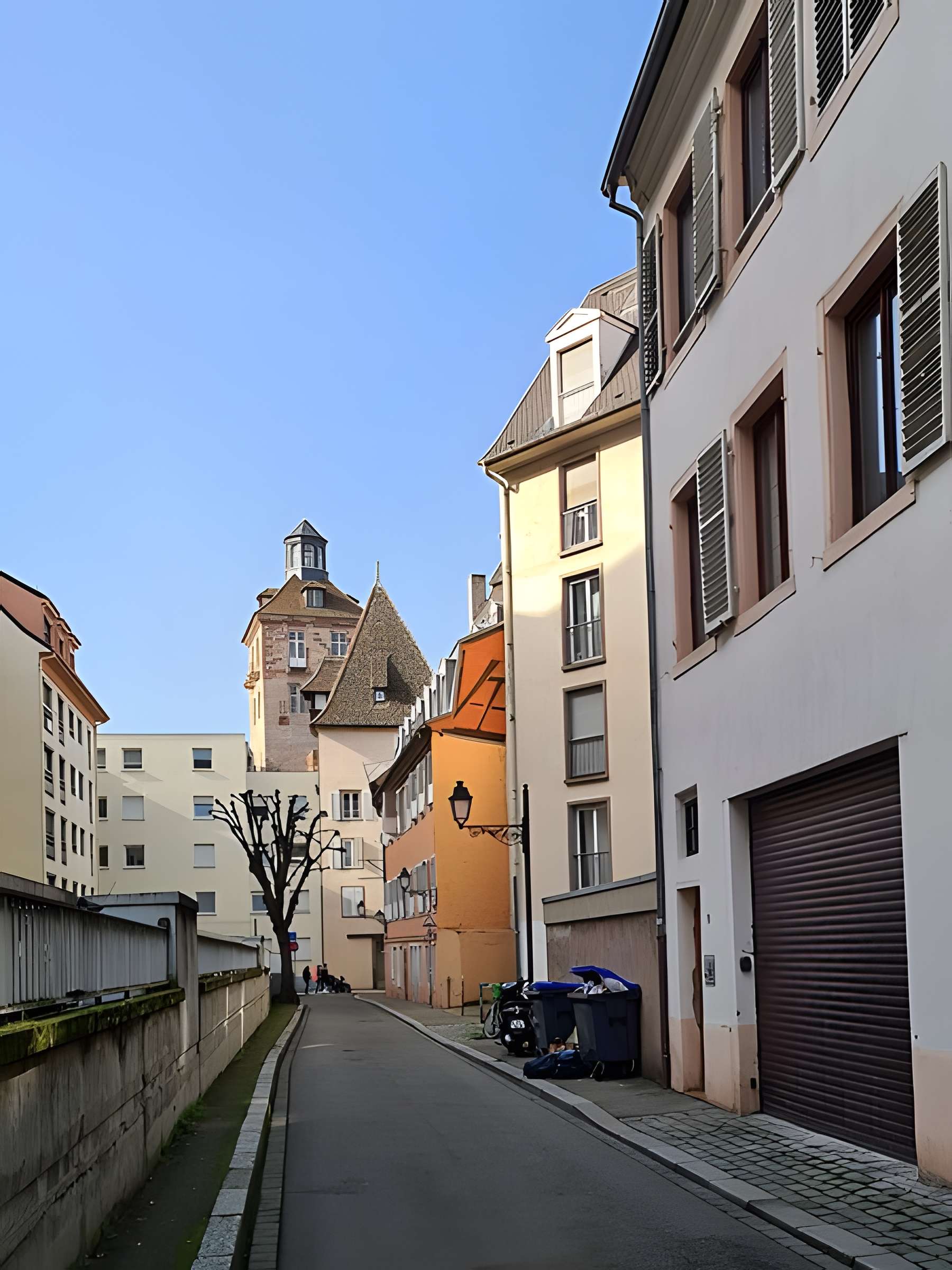 Tour au 9 Place de l'Hôpital à Strasbourg
