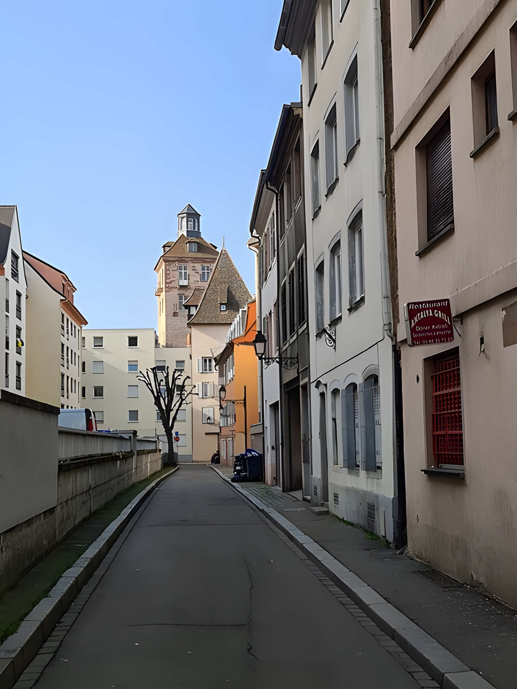 Tour au 9 Place de l'Hôpital à Strasbourg