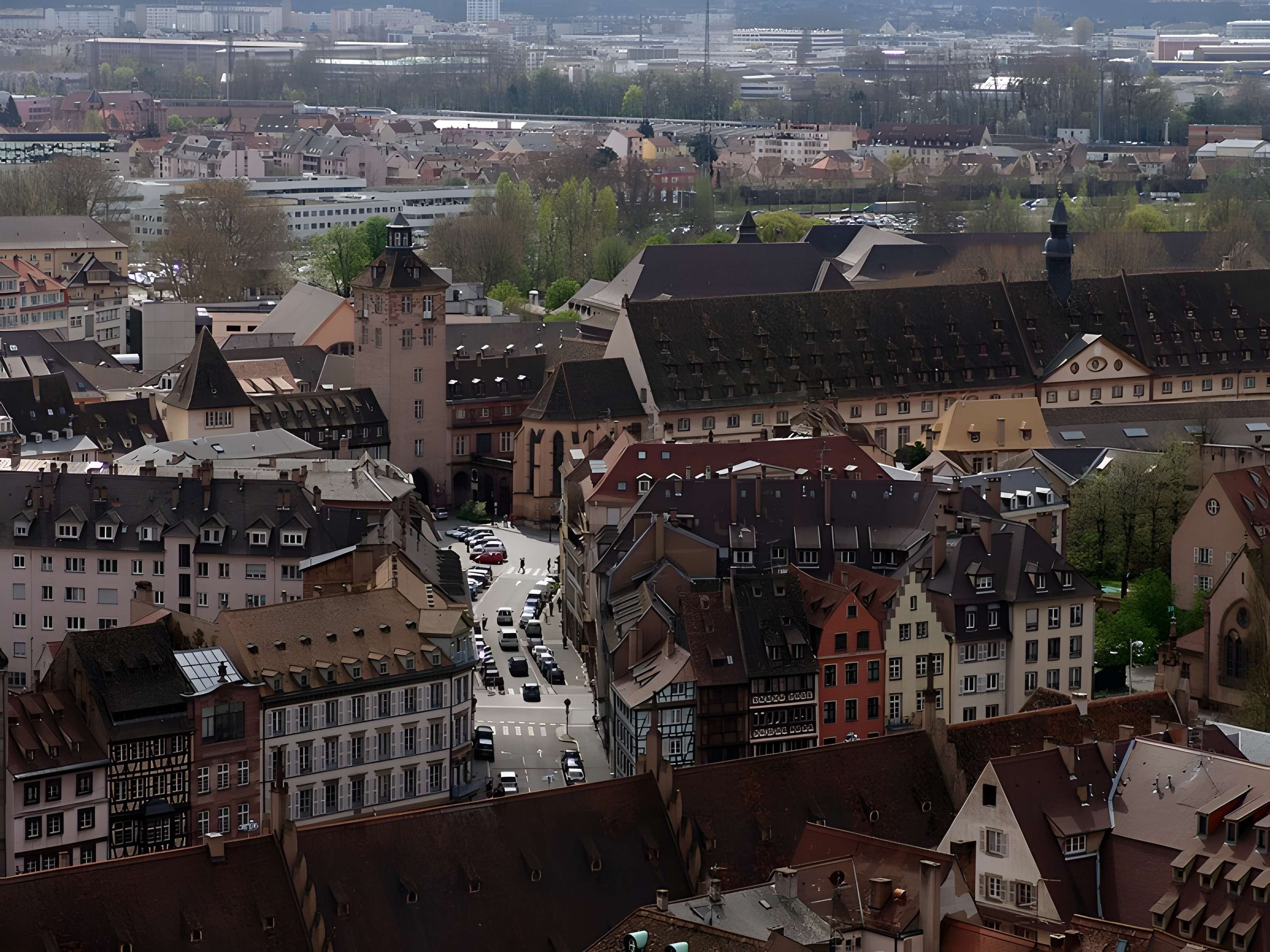 Tour au 9 Place de l'Hôpital à Strasbourg