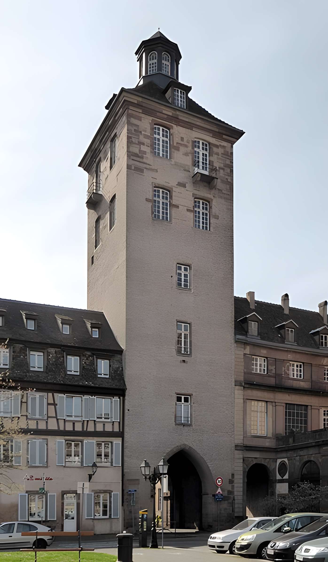 Tour au 9 Place de l'Hôpital à Strasbourg
