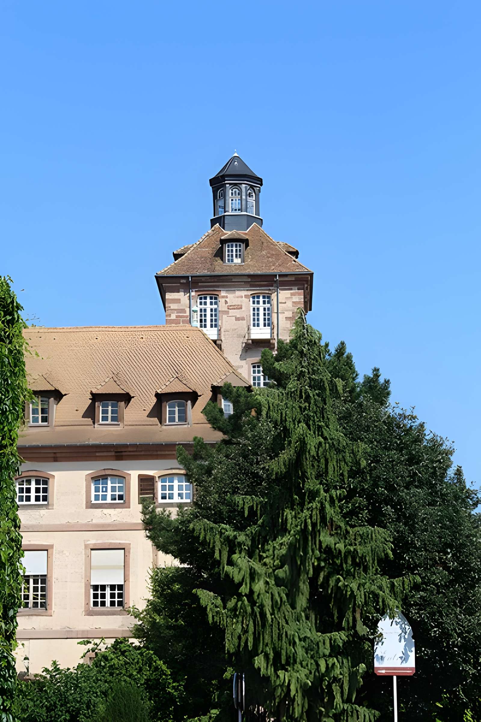 Tour au 9 Place de l'Hôpital à Strasbourg