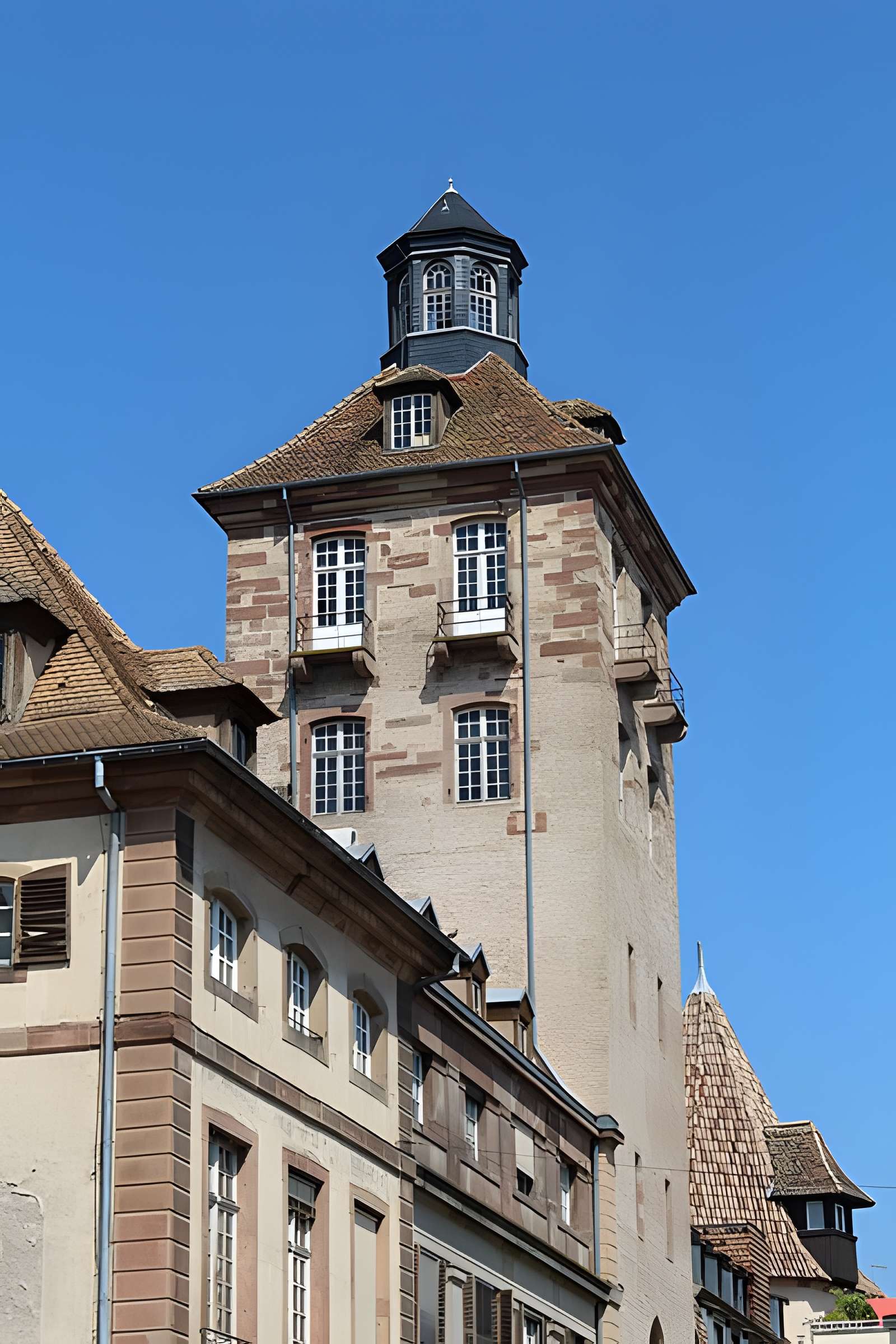 Tour au 9 Place de l'Hôpital à Strasbourg