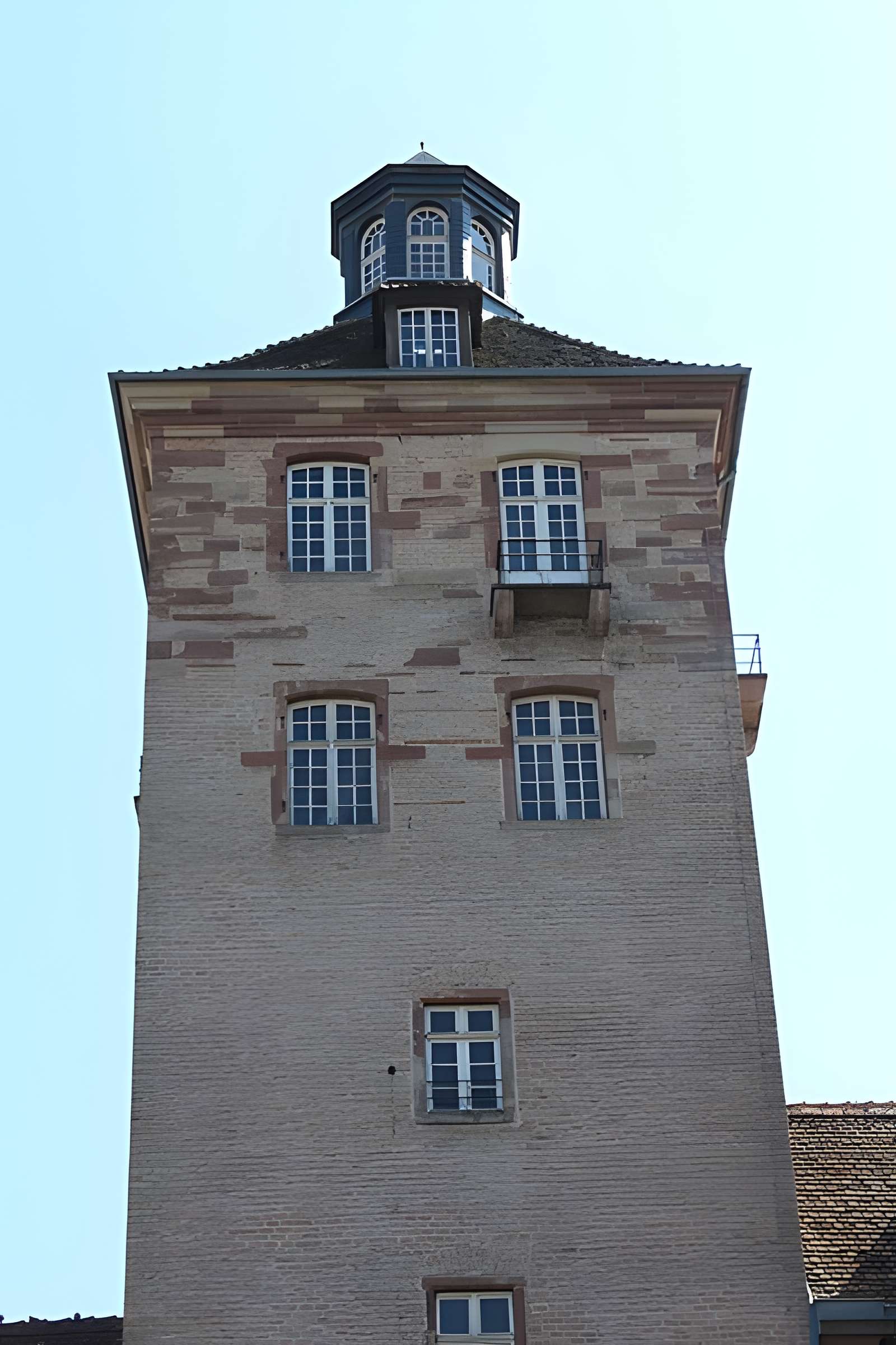 Tour au 9 Place de l'Hôpital à Strasbourg