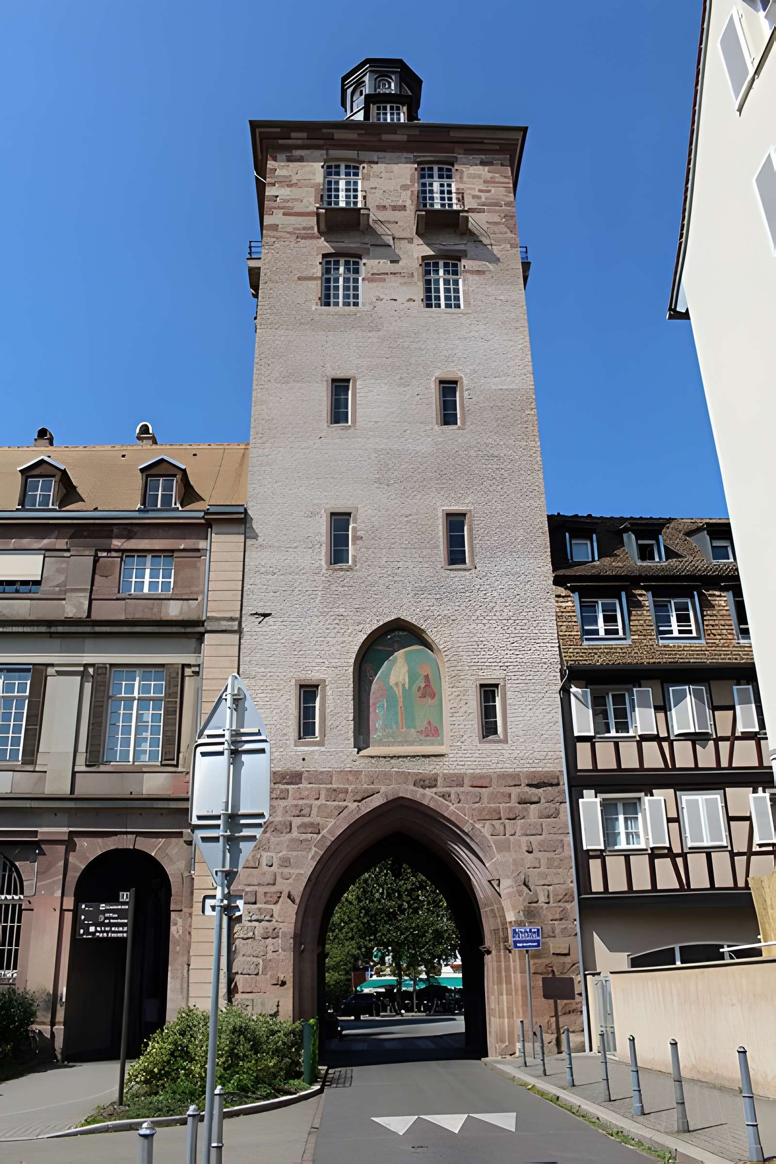 Tour au 9 Place de l'Hôpital à Strasbourg