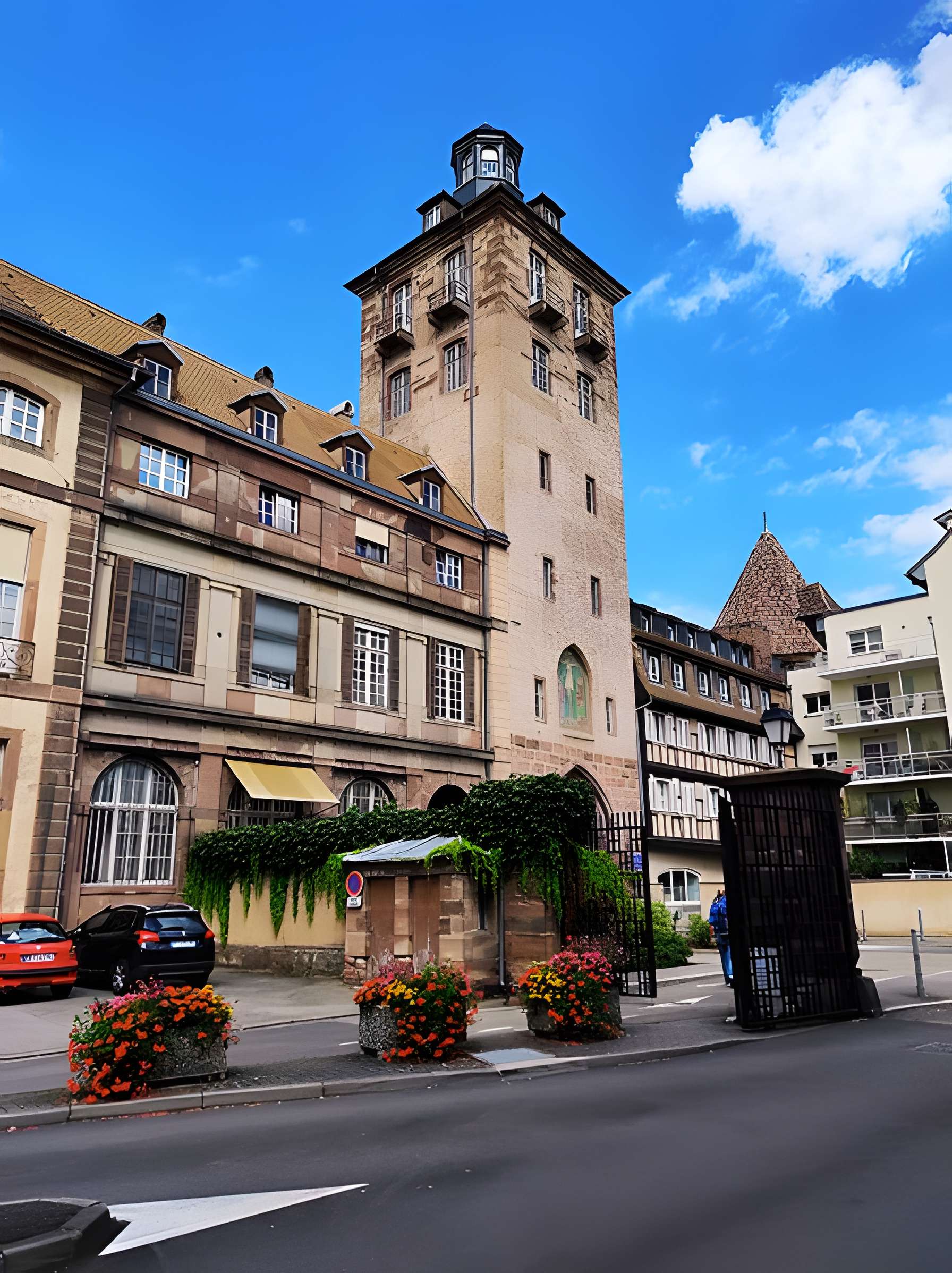 Tour au 9 Place de l'Hôpital à Strasbourg