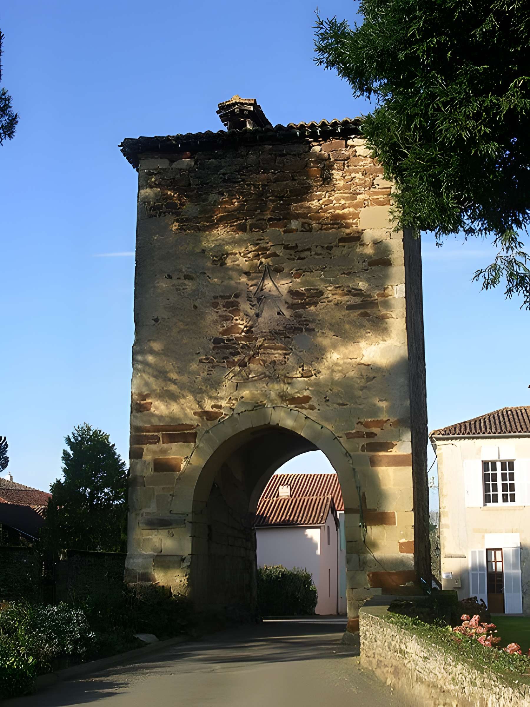 Tour de Maubourguet de Saint-Loubouer 