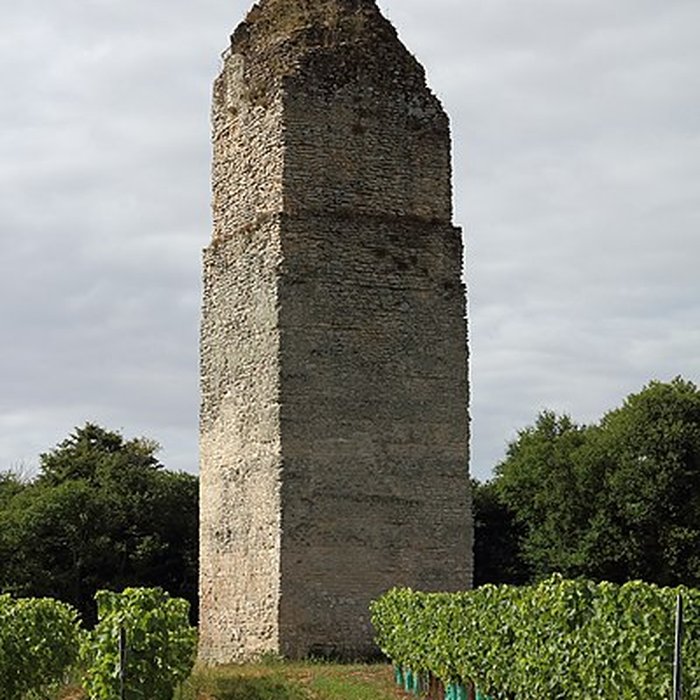 Photo de Tour de Pirelonge de Saint-Romain-de-Benet