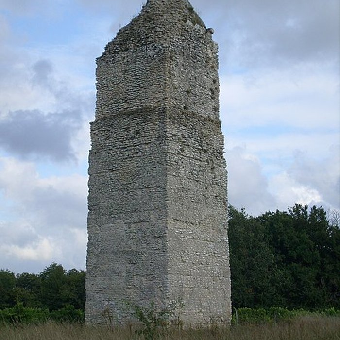 Photo de Tour de Pirelonge de Saint-Romain-de-Benet