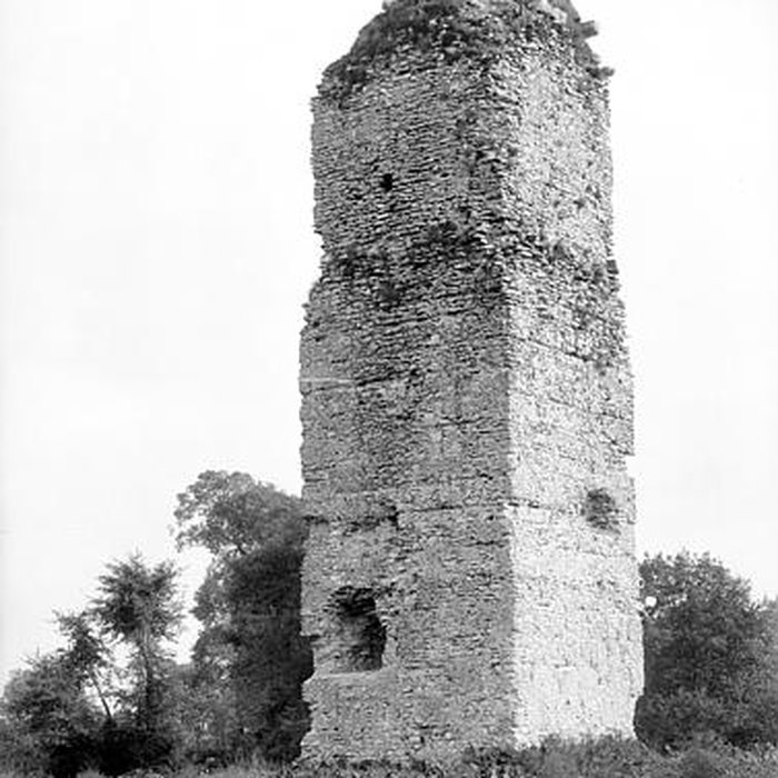 Photo de Tour de Pirelonge de Saint-Romain-de-Benet