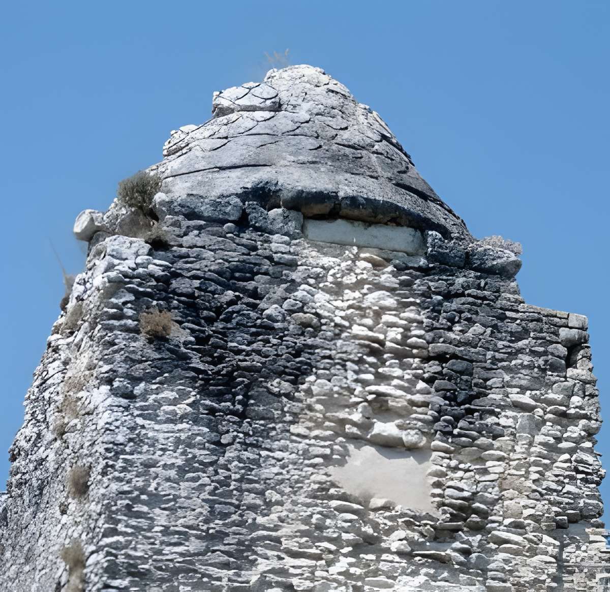Tour de Pirelonge de Saint-Romain-de-Benet