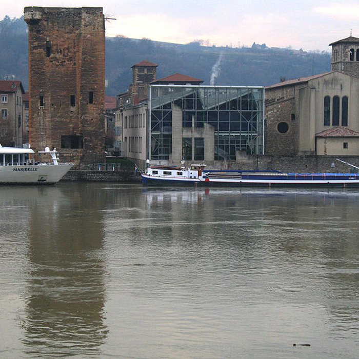 Photo de Tour des Valois de Sainte-Colombe