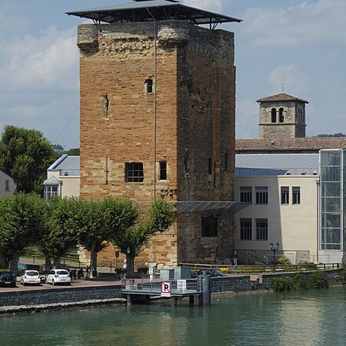 Photo de Tour des Valois de Sainte-Colombe