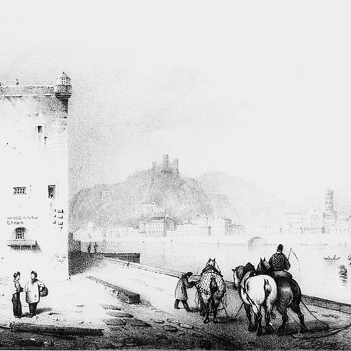 Photo de Tour des Valois de Sainte-Colombe