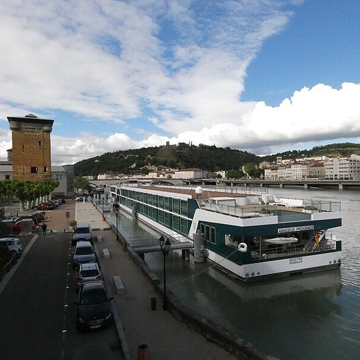 Photo de Tour des Valois de Sainte-Colombe