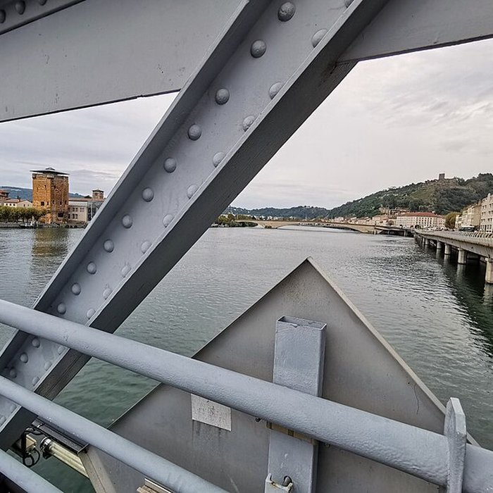 Photo de Tour des Valois de Sainte-Colombe