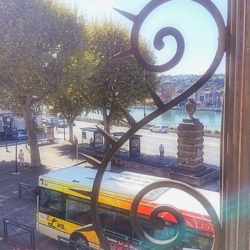 Tour des Valois de Sainte-Colombe