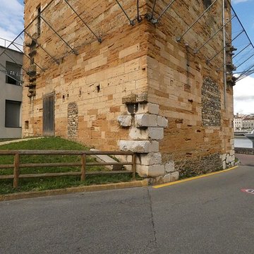 Tour des Valois de Sainte-Colombe