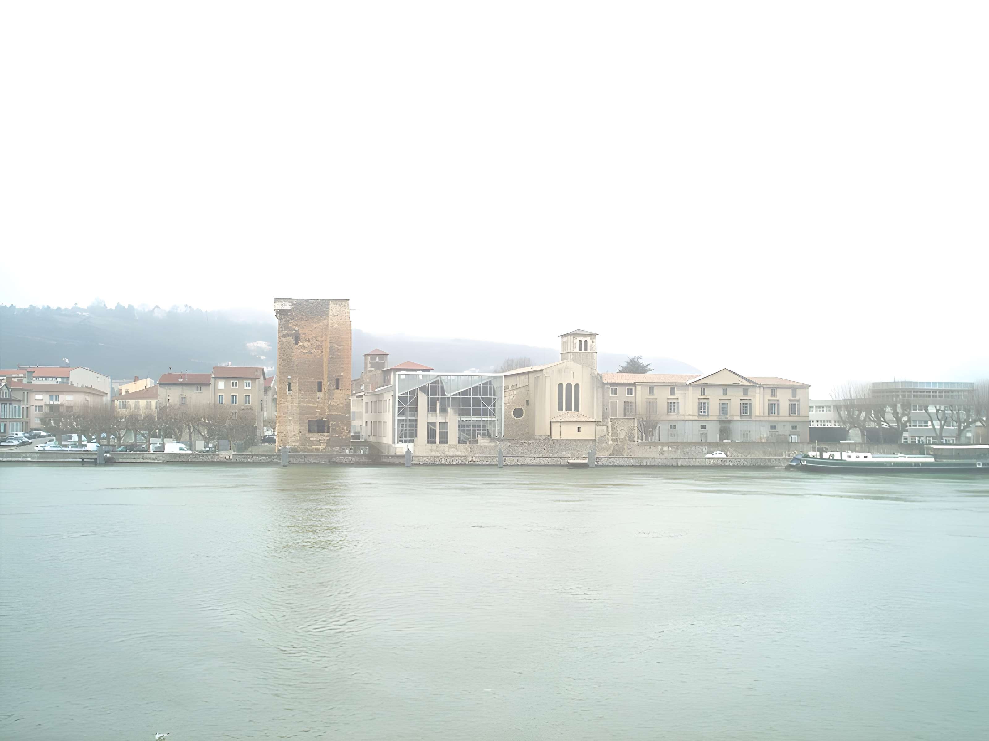 Tour des Valois de Sainte-Colombe