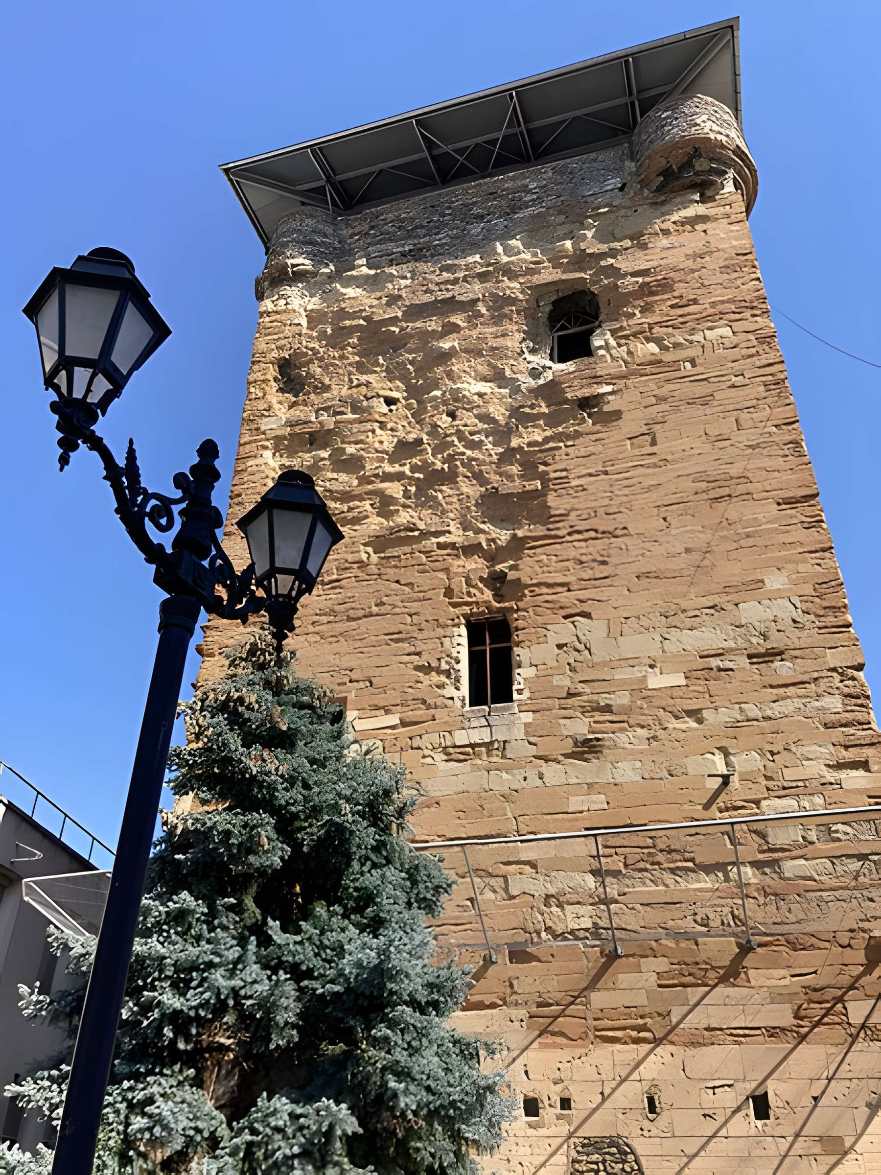 Tour des Valois de Sainte-Colombe