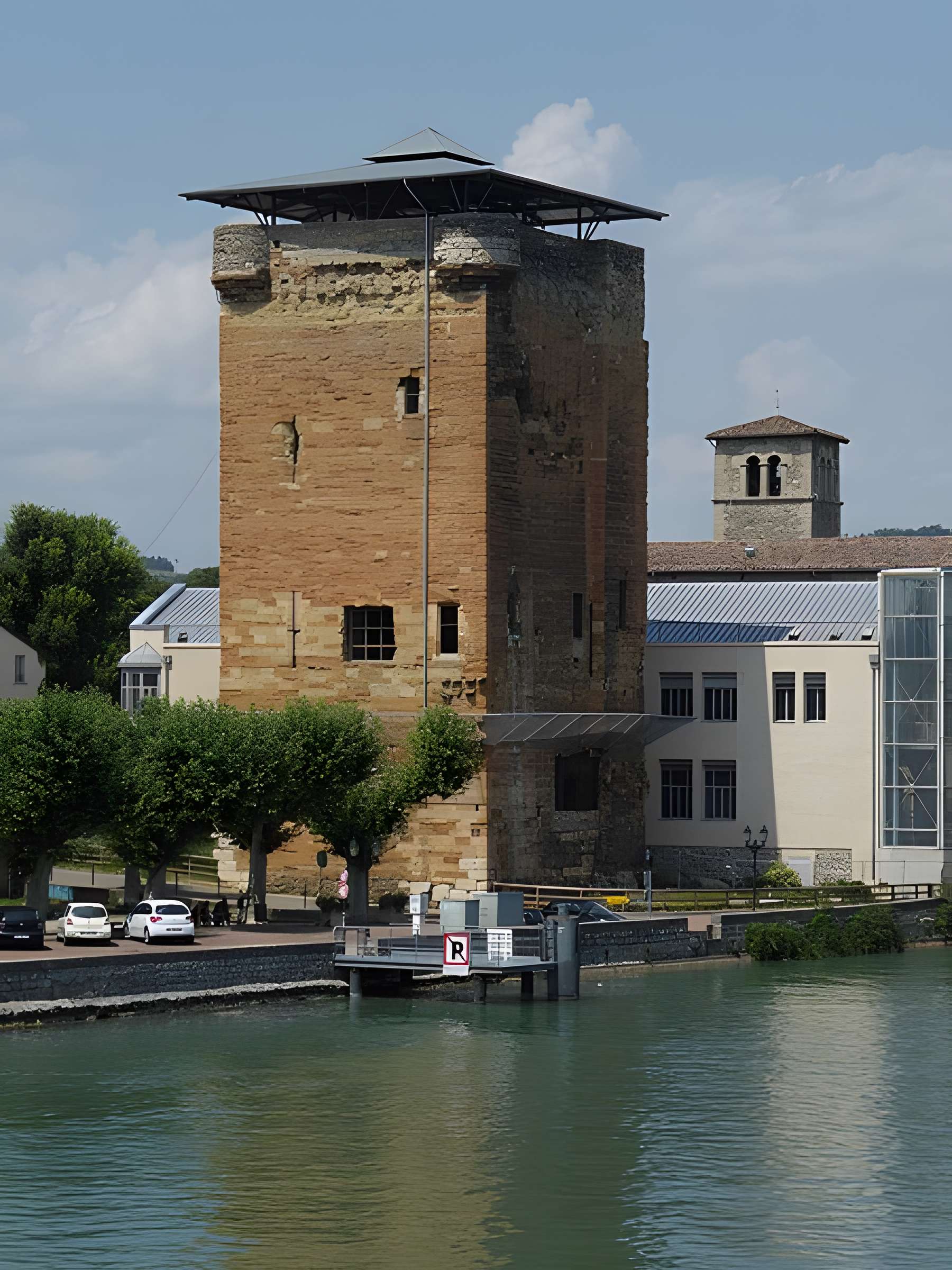 Tour des Valois de Sainte-Colombe