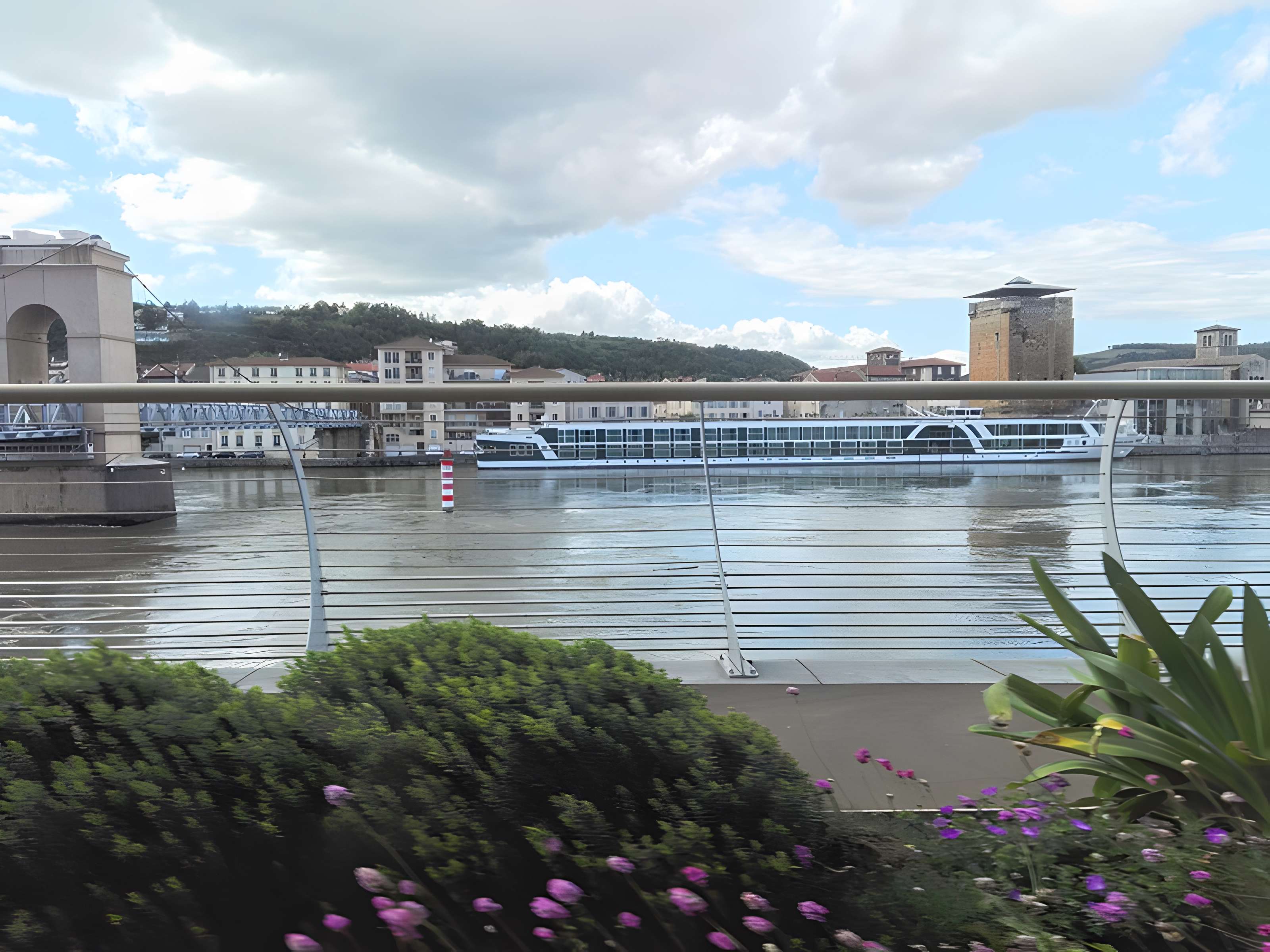 Tour des Valois de Sainte-Colombe