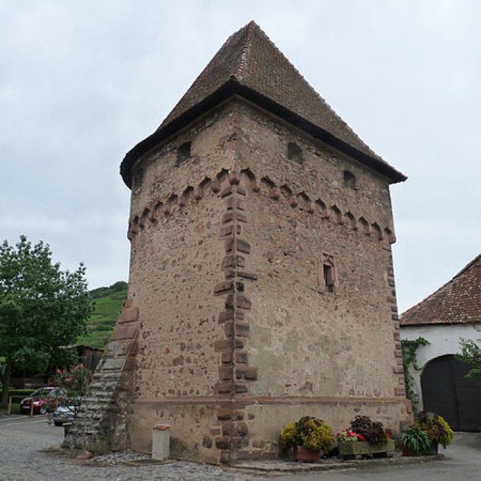 Photo de Tour du Pétrole ou des Citoyens Tour des Bourgeois