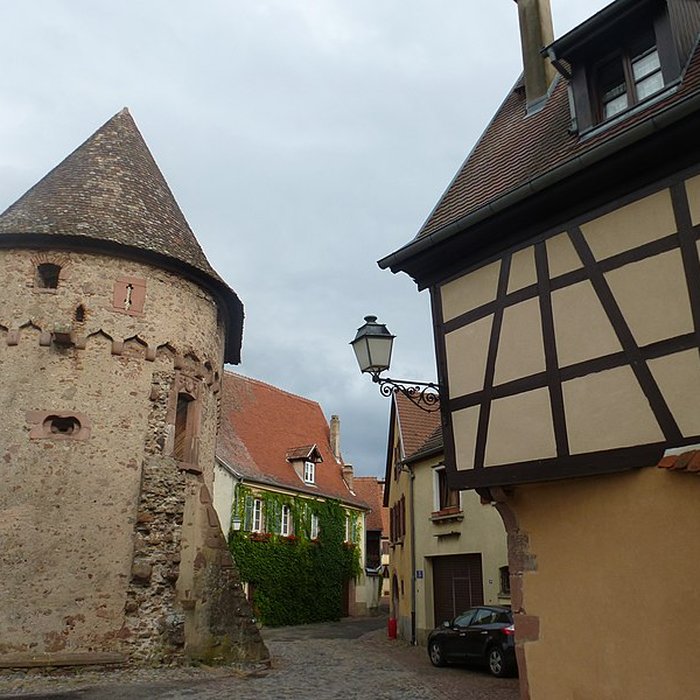Photo de Tour du Pétrole ou des Citoyens Tour des Bourgeois