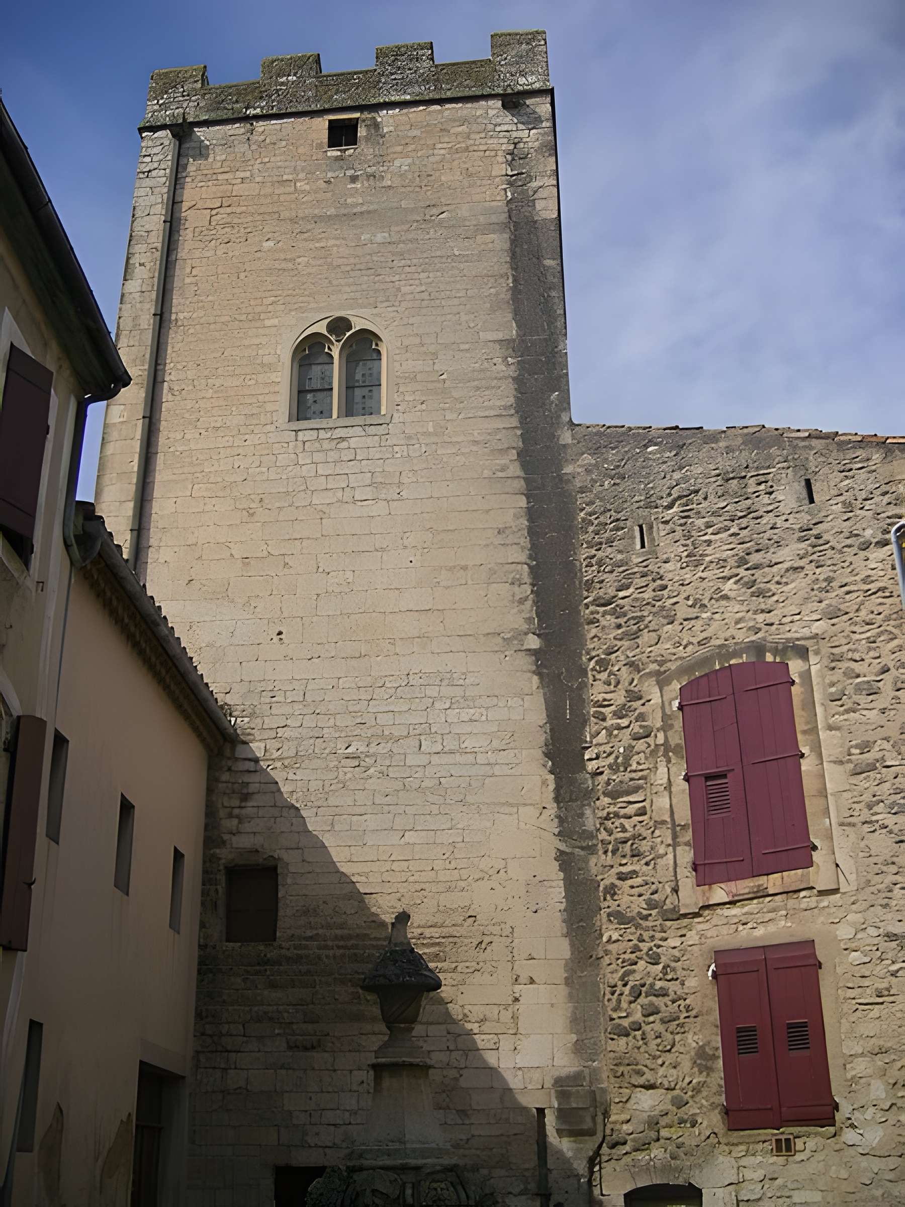 Tour Ferrande de Pernes-les-Fontaines