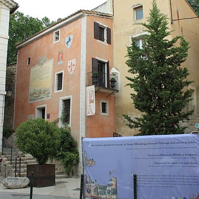 Photo de Musée-bibliothèque Pétrarque